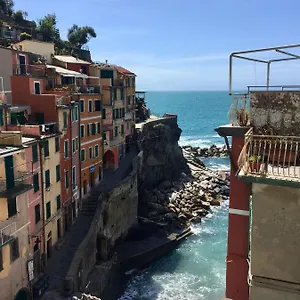 https://sara-apartment-comfort-and-lateral-sea-view.hotelitalianriviera.com