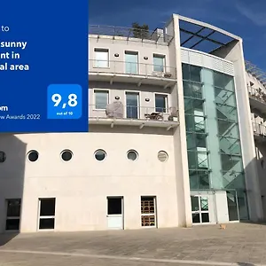 https://modern-sunny-apartment-in-residental-area.hotelslidodijesolo.com